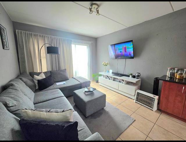 2 BEDROOM APARTMENT FOR SALE IN KLIPPOORTJIE